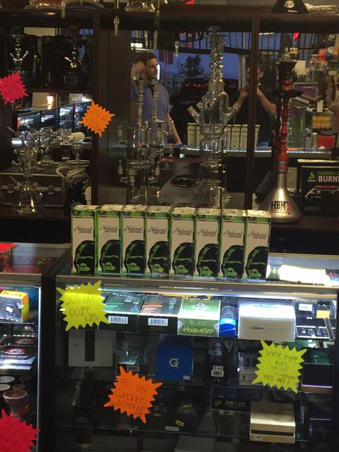 KONG WRAPS / Vape Retail Location — Product Display